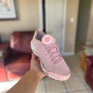 Nike AirMax Plus Pink Sneakers